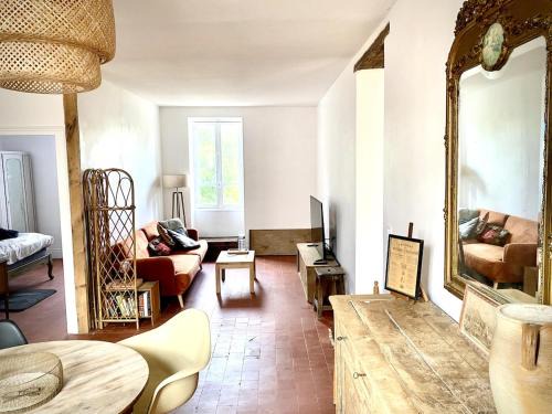 Moulins Engilbert Apartment | Sunny 3BR Apt