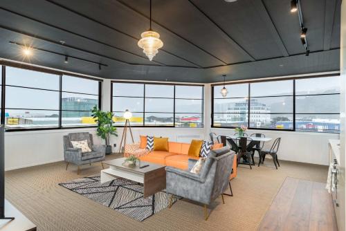 Petone Apartment | Sunny 3BR Petone Apt - Close to Shops Transit