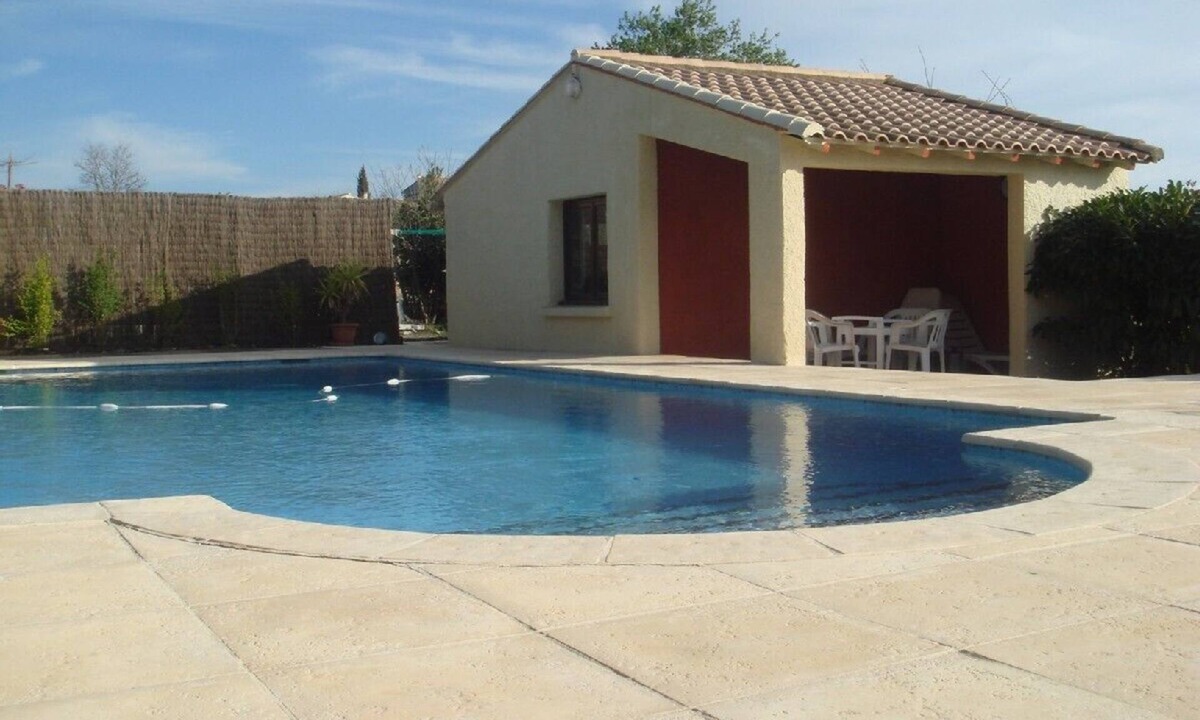Saint-Pargoire Apartment | Sunny A/C apartment with terrace overlooking countryside and private pool