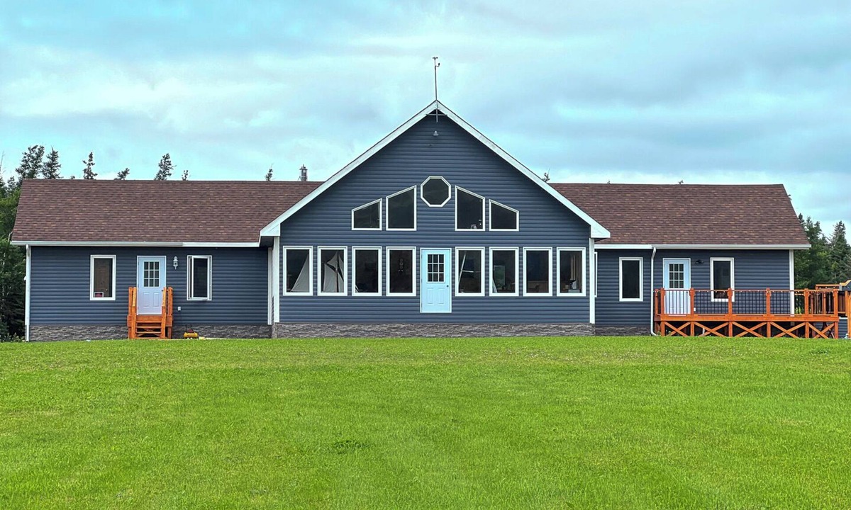 Margaree Ski Chalet | Sunny Acre Lodge - 5 Bedrooms with Hot Tub