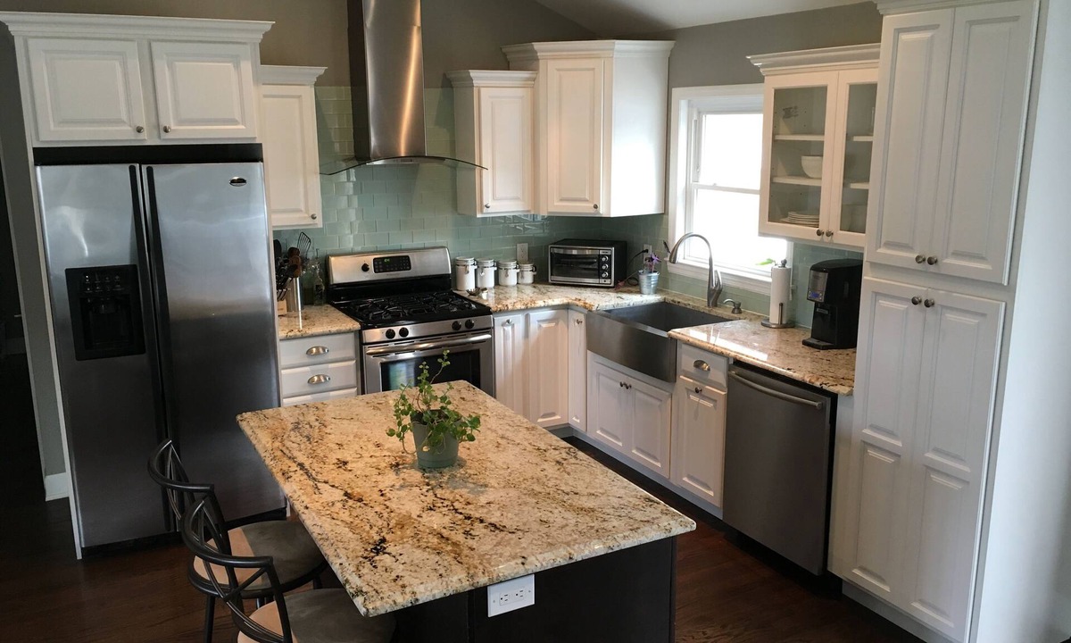 Centereach House | Sunny and Bright Home in Central Location!