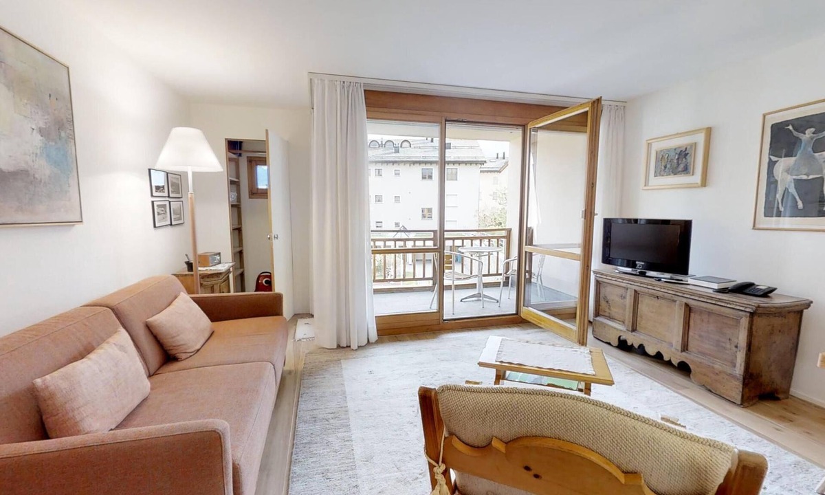 Silvaplana Apartment | Sunny and quiet 2½-room apartment on the first floor, 64 m2, facing south-west.