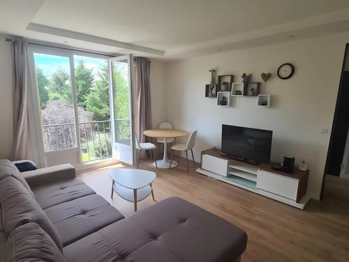 La Garenne-Colombes Apartment | Sunny and renovated flat in secure residence