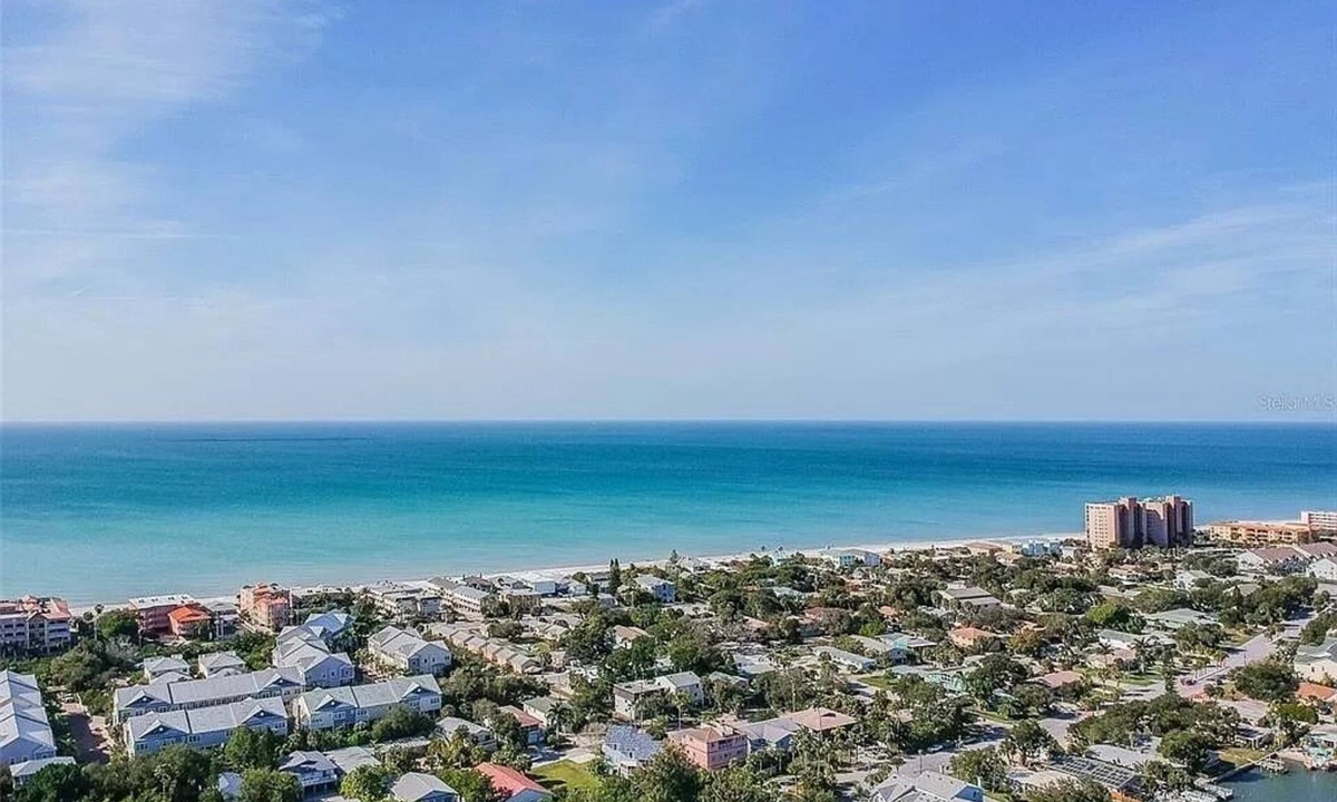 Indian Rocks Beach Condo | Sunny and Spacious Condo By The Beach