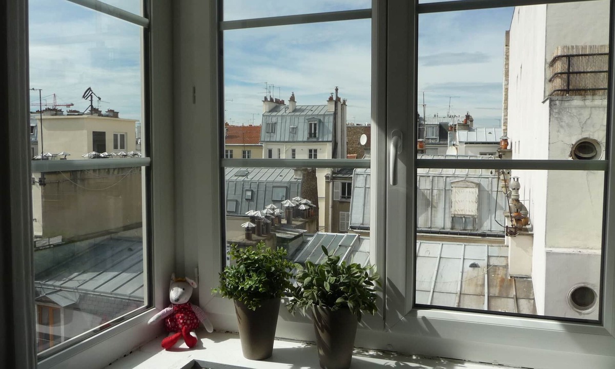 Epinettes Apartment | Sunny and tastefully decorated studio flat