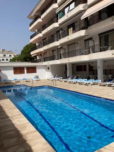 Tossa de Mar Apartment | Sunny apartment with pool