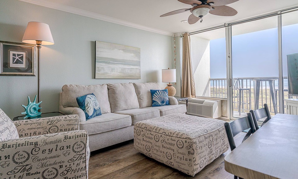 Galveston Condo | Sunny beachfront condo
