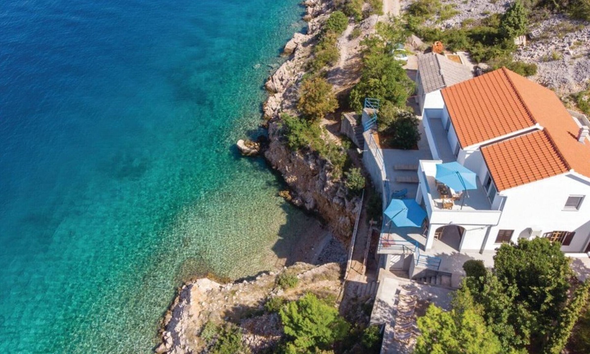 Jablanac Apartment | Sunny Beachfront Jablanac Apartments - Two Bedroom Apartment