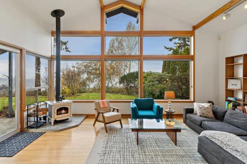 Bellingham House | Sunny Blue Beach House