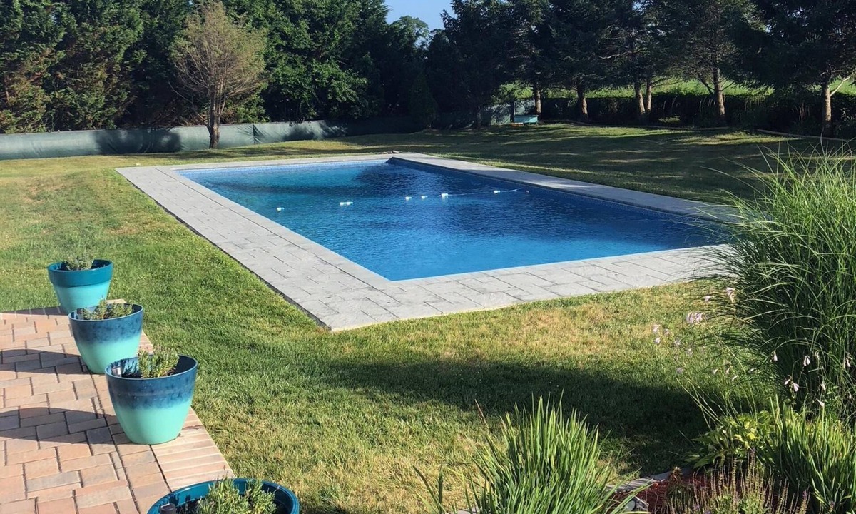 Northville House | Sunny Breezy Beach House With Huge Pool Overlooking Fields