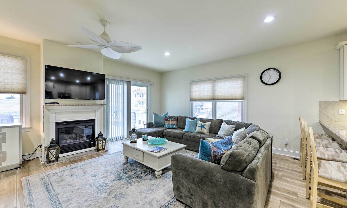 Brigantine House | Sunny Brigantine Townhome: Walk to Beach