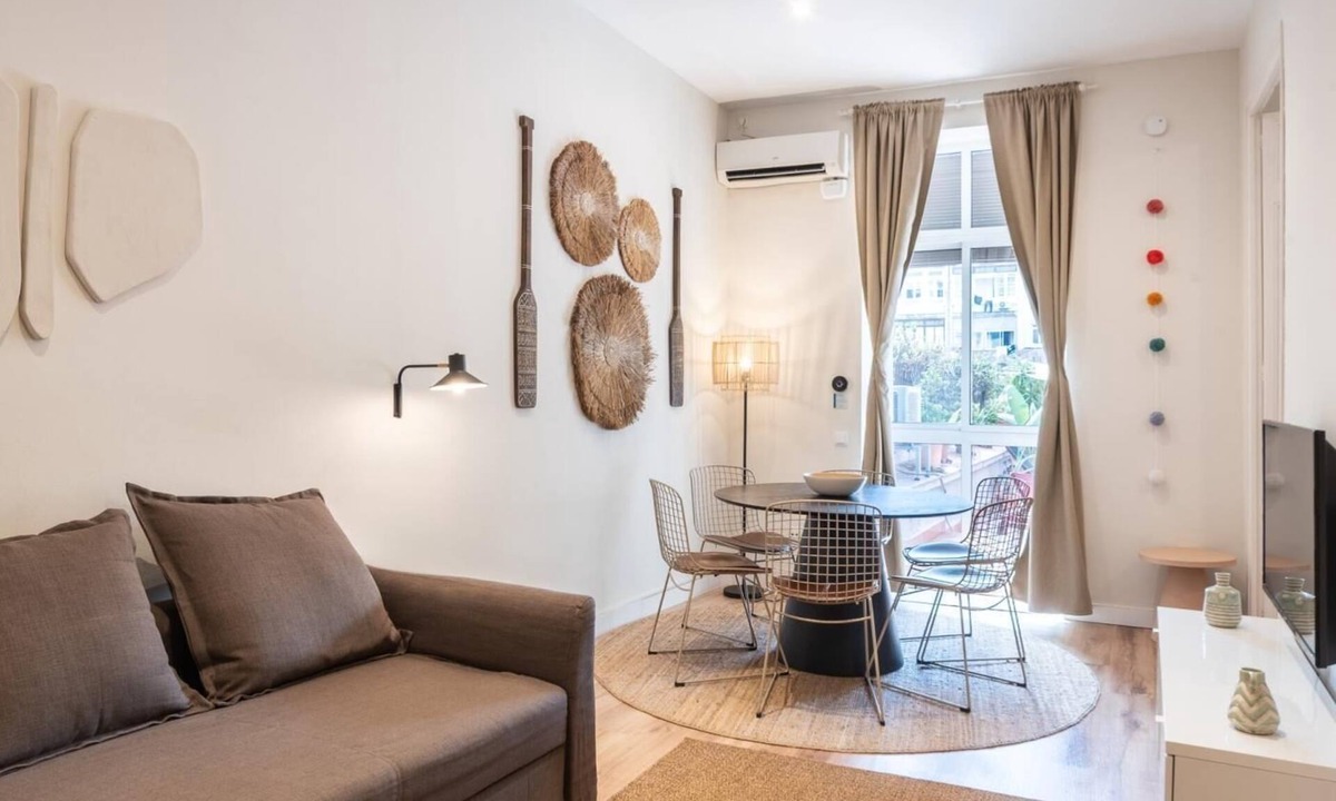 L'Antiga Esquerra de l'Eixample Apartment | Sunny central apartment with a 100m2 city oasis