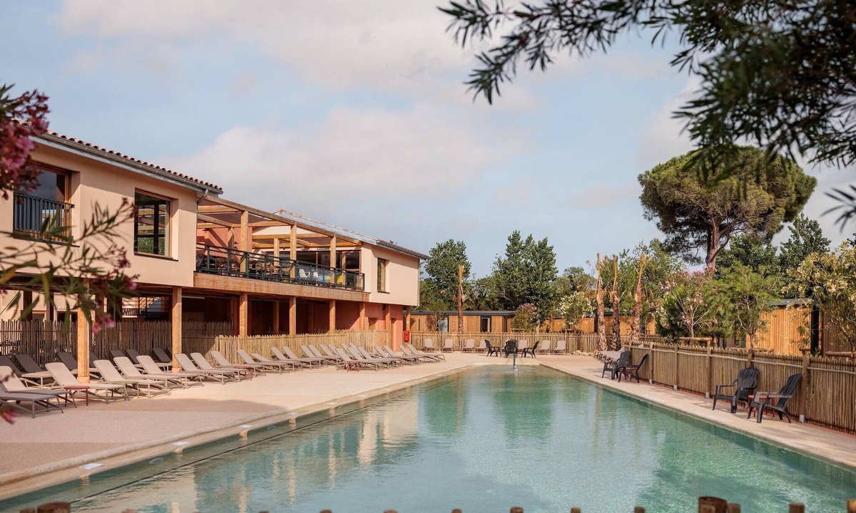 Le Grau-dʼAgde Ski Chalet | Sunny Chalet Close to Sea