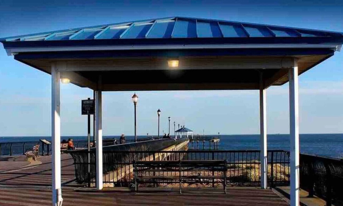 Midland Beach House | ☀Sunny & Comfy | 5★ Location | Spacious Yard | Pkg