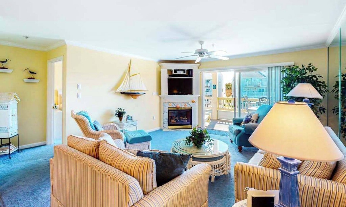 Heron Harbour Isle Condo | Sunny Condo w/Private Balcony, Free WiFi, Shared Pools, Tennis Court, and A/C