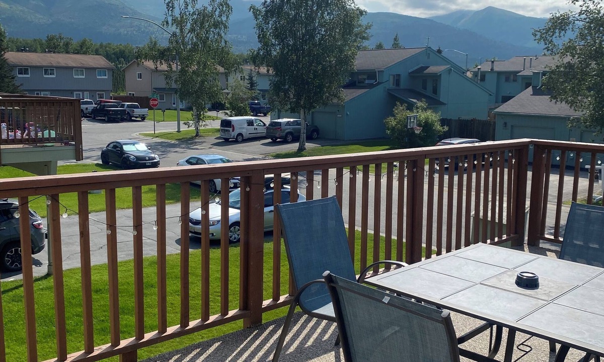 Anchorage Condo | Sunny condo with a view!