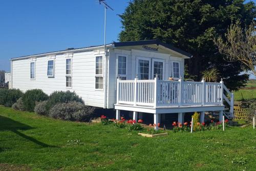 Clacton-on-Sea Resort | Sunny corner caravan