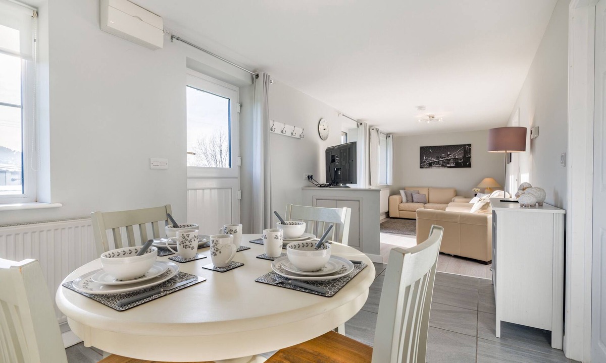 Llanfihangel Tal-y-llyn Cottage | Sunny Cottage