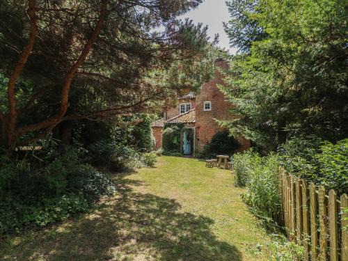 Welby House | Sunny Cottage