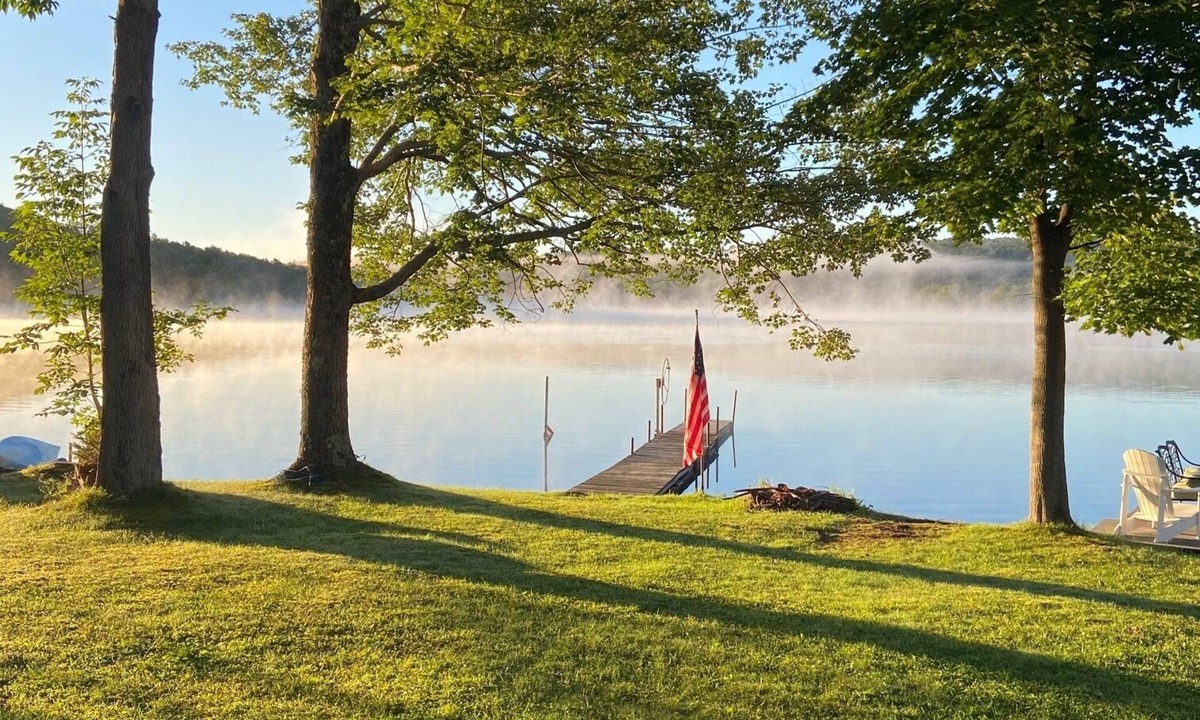 West Eaton Cottage | Sunny & Cozy Lake House