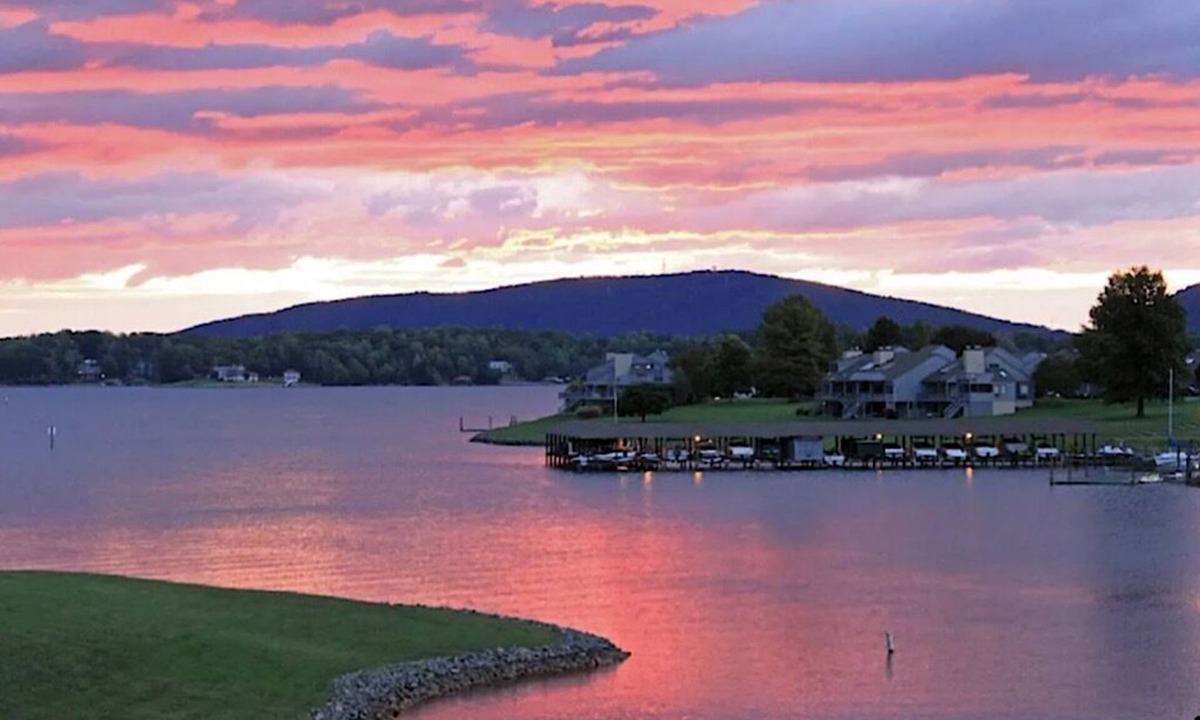 Smith Mountain Lake Condo | Sunny Days at Bernard's Landing - Lake Front