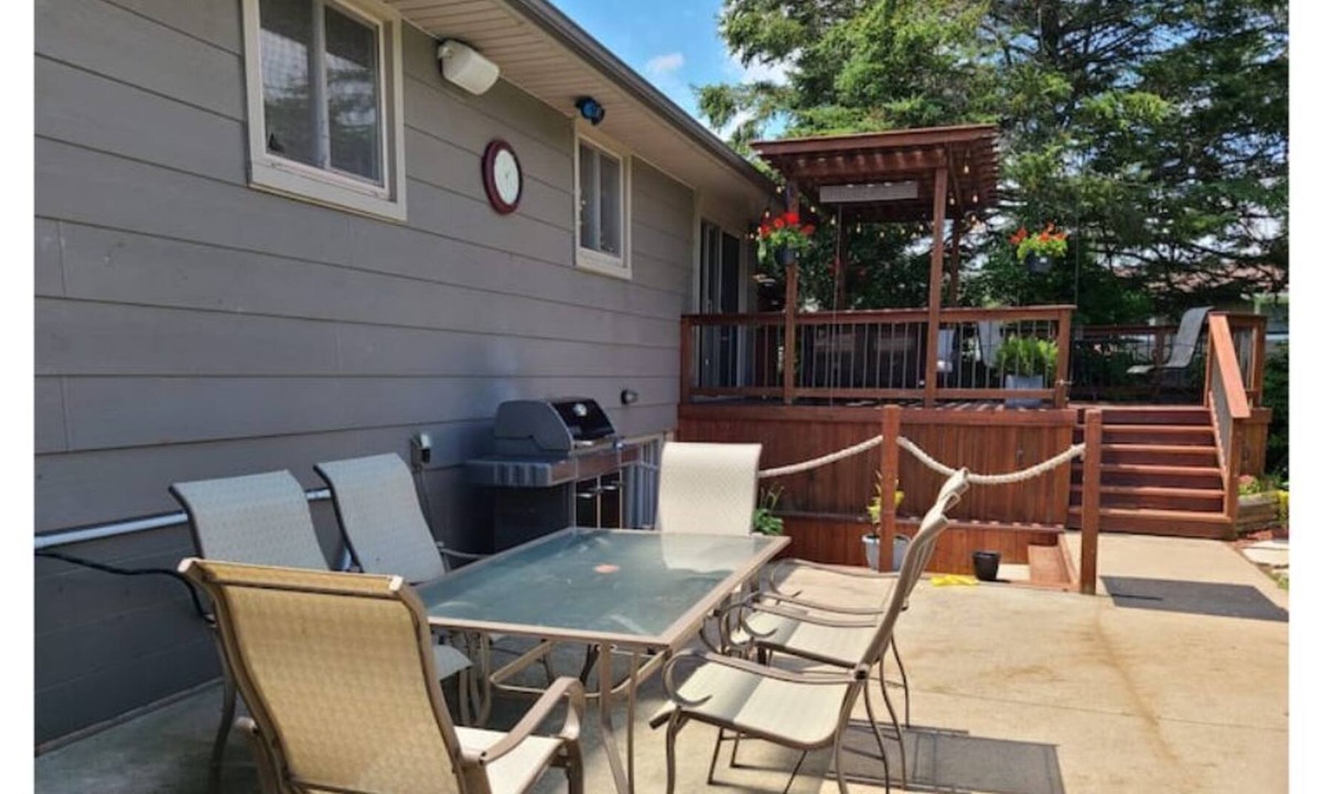Kingsville House | Sunny Days Estate ✦ Large Saltwater Pool ✦ Hot Tub