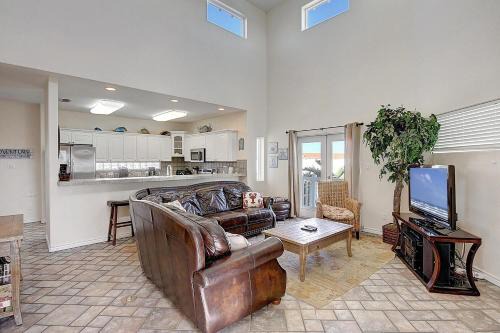 Sand Point House | Sunny Daze 690SP