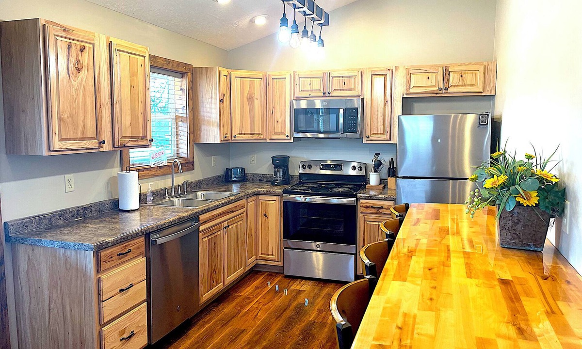 Attica Cabin | SUNNY DAZE - Two Bedroom, Two Bath Luxury Cabin