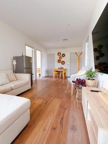 Silverdale House | Sunny Double Bedroom With Garden View