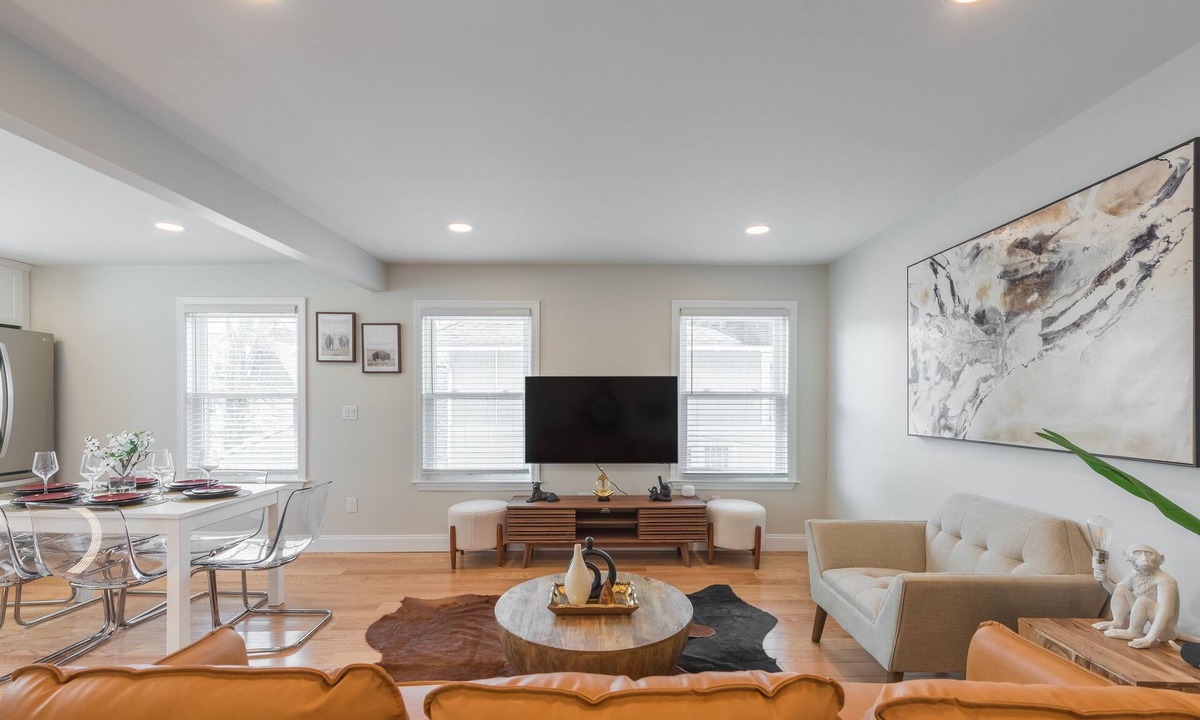 Princeton Condo | Sunny Downtown 2BR w/Parking