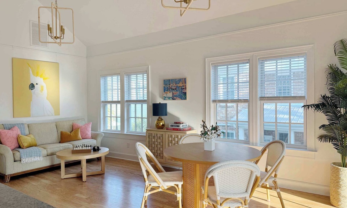 Dixon Park Apartment | Sunny Downtown Savannah Carriage House