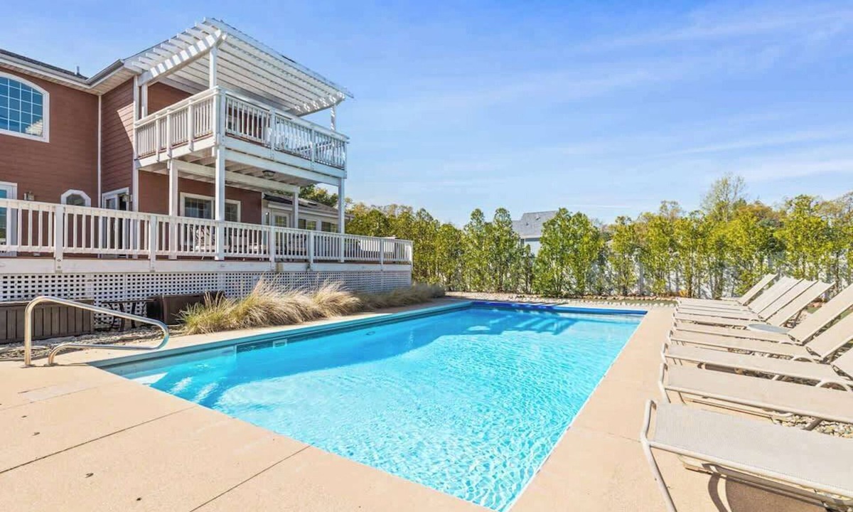 Grand Beach House | Sunny Dunes Retreat w/Pool, Hot Tub + Golf Carts