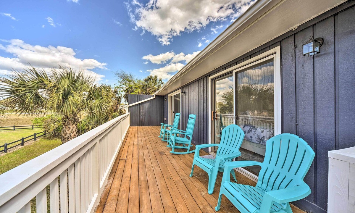 Edisto Island Cottage | Sunny Edisto Island Duplex - Half Mile to Beach!