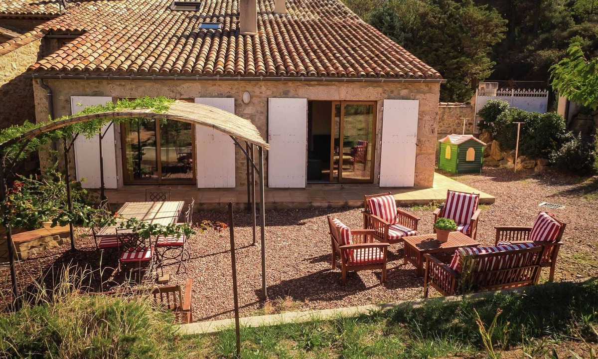 Fraisse-des-Corbieres Villa | Sunny Escape to Serenity