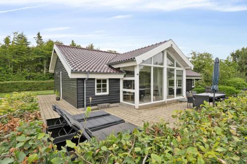 Skjern House | Sunny Fjord Cottage By Ringkøbing Fjord