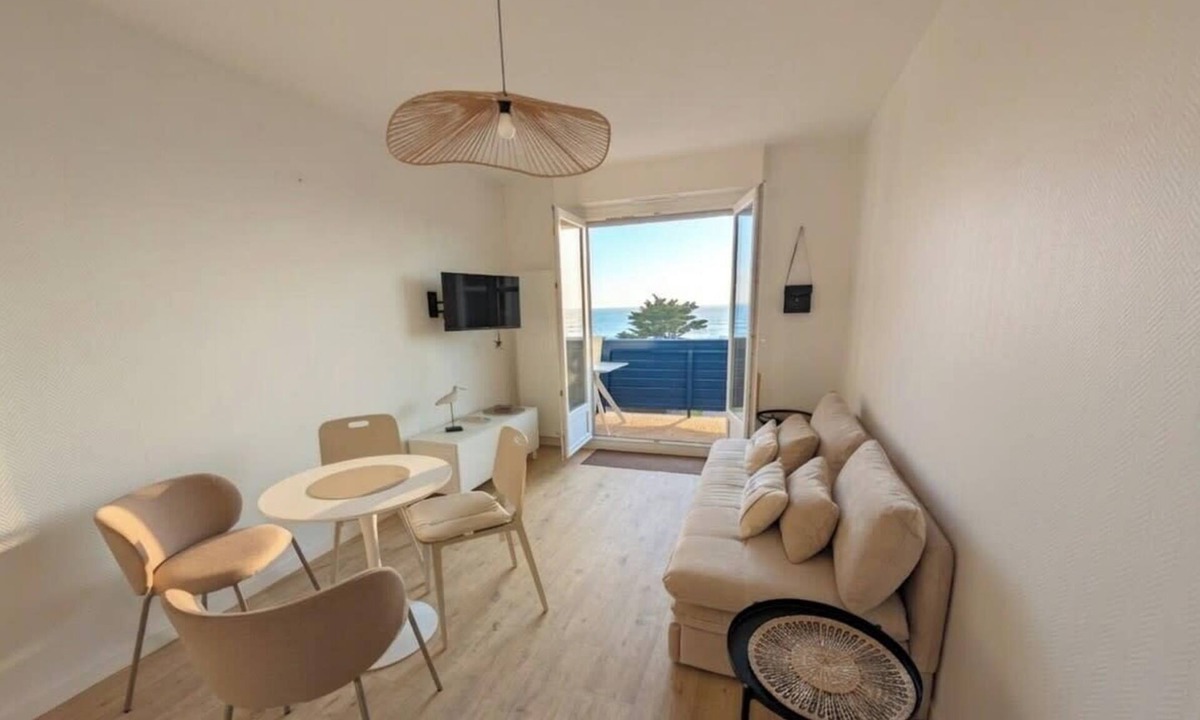 La Chaume Apartment | Sunny Flat with Sea-View Balcony