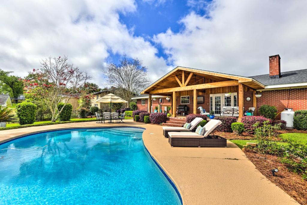 Marianna House | Sunny Florida Abode - Patio, Pool, & Fire Pit