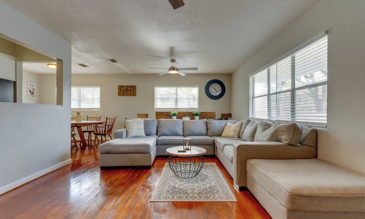 Wright House | Sunny Fort Walton Beach Vacation Rental w/Yard!