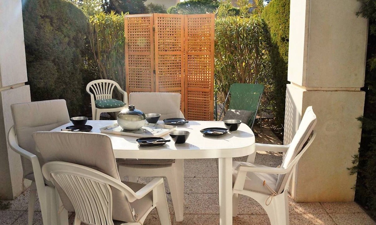 Cavaliere Beach Apartment | Sunny Garden-Level Studio, Steps from Cavalière Beach