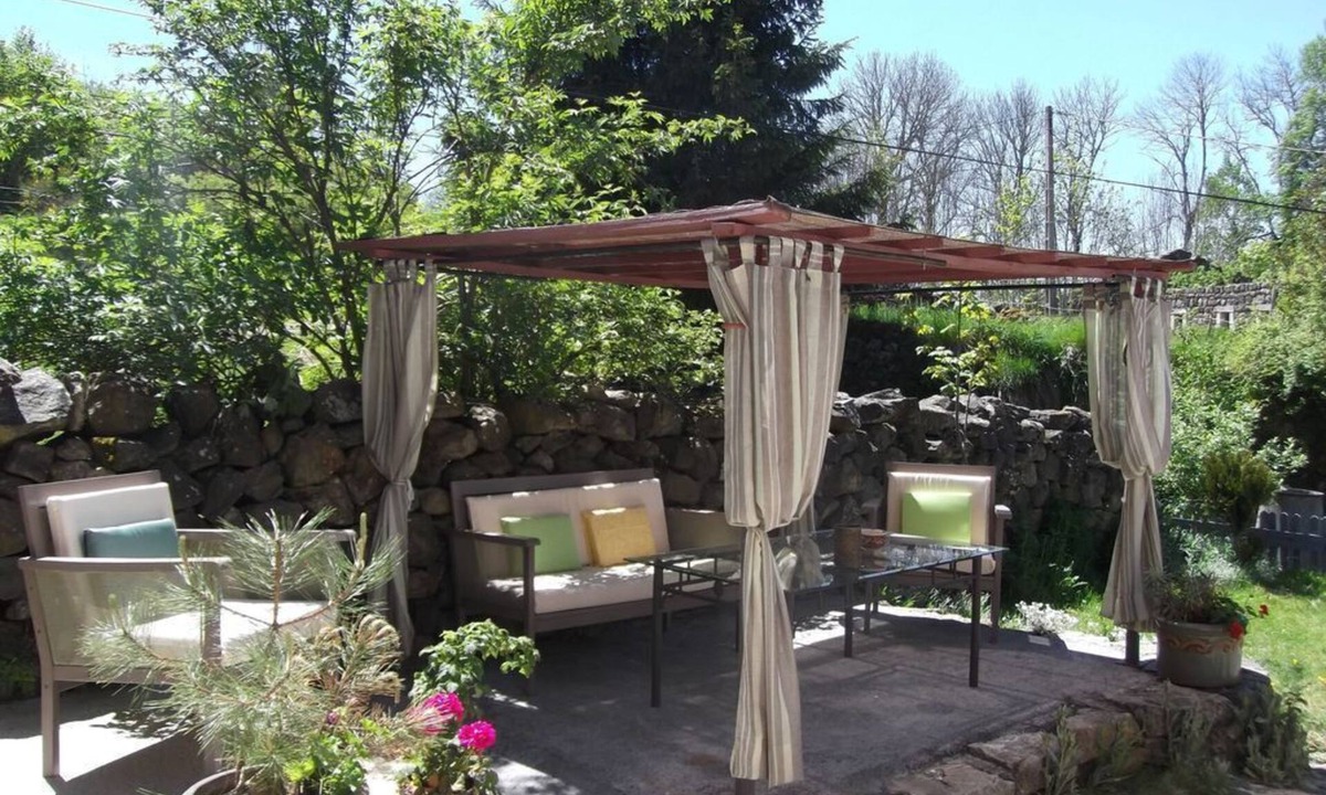 Lesperon Apartment | Sunny GITE in old farmhouse at the foot of the forest, lake, river nearby