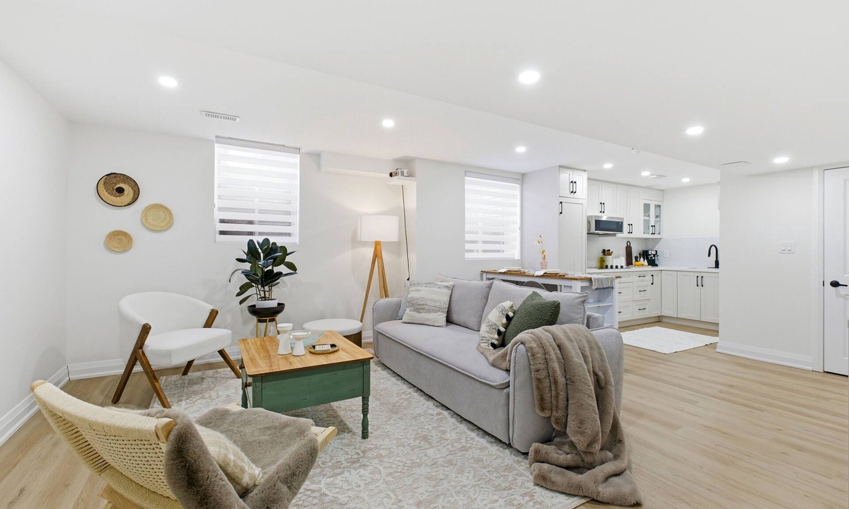 York Regional Municipality Apartment | Sunny Haven – Curated Private Suite w/Projector
