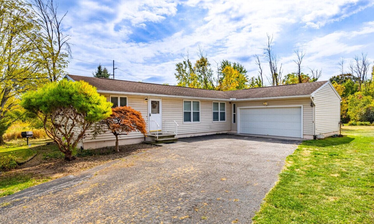 Rochester House | Sunny Home in Private Setting