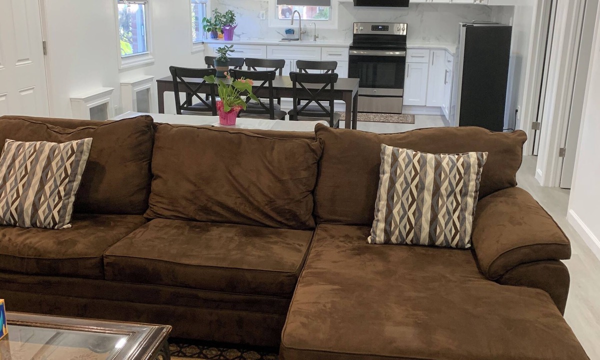 Queens House | Sunny House in Queens · Entire Home · Private Parking