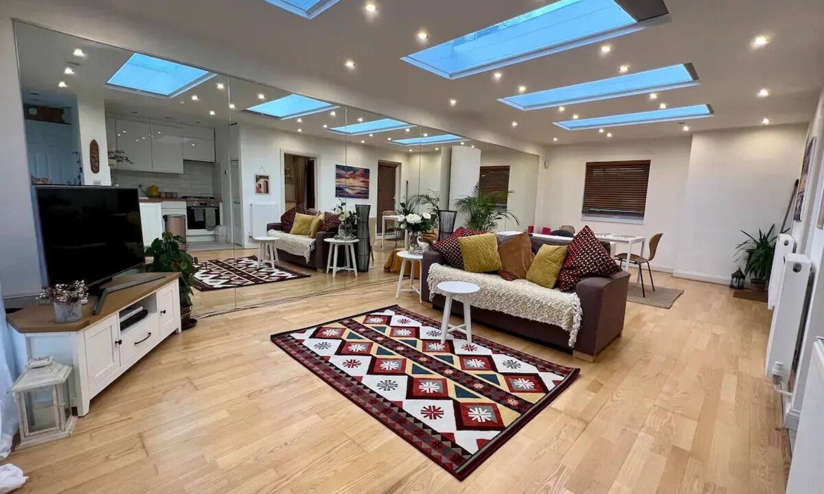 Seven Sisters Apartment | Sunny London Garden Apartment