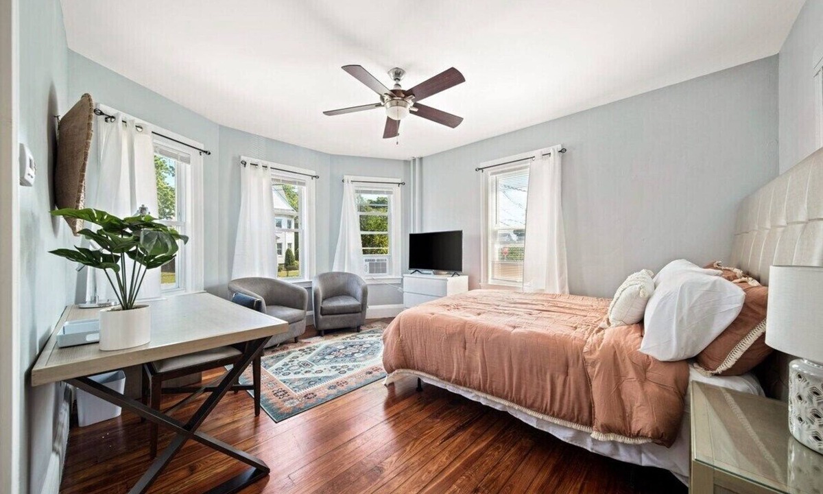 Oak Square Apartment | Sunny Master Bedroom w/Shared Bath in Clean Apt
