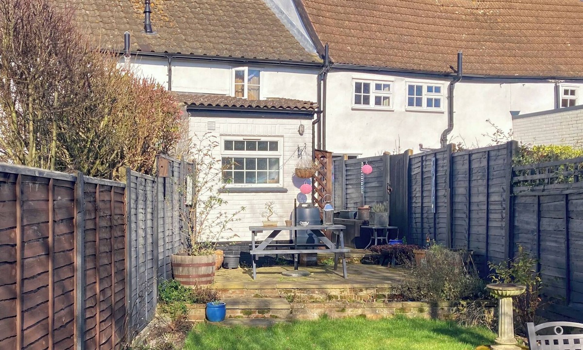 Acton Cottage | Sunny Meadow Cottage