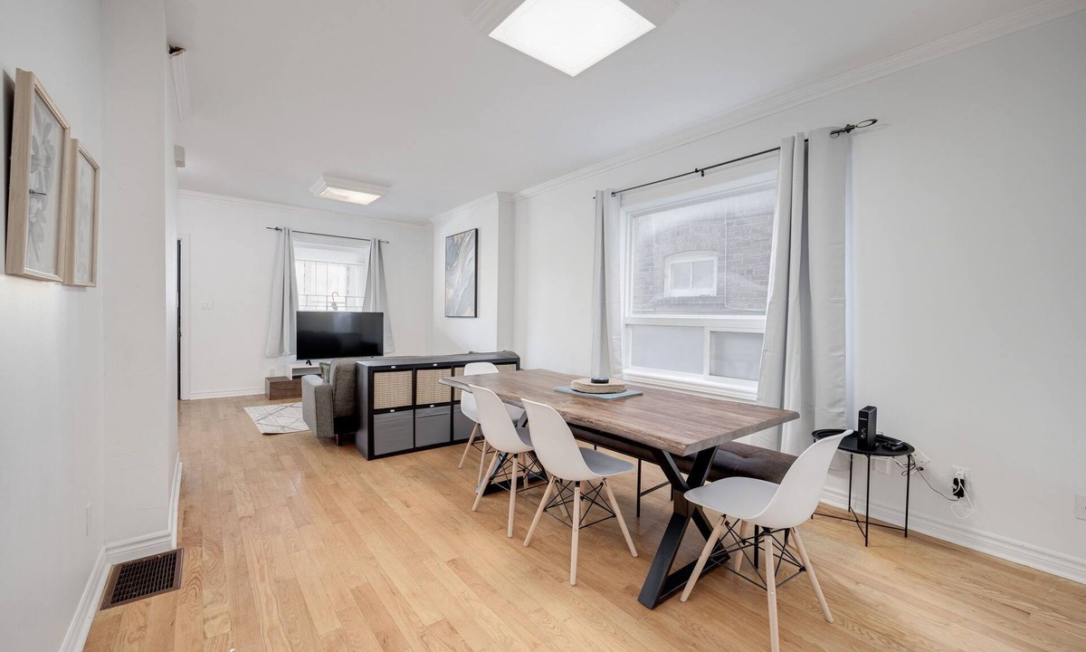 Beach Hill House | Sunny Multi Level House Close To Beach!
