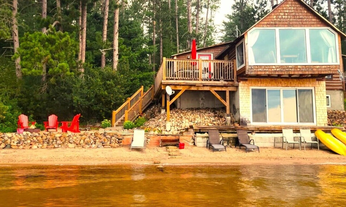 Killaloe Cottage | Sunny Peaceful Log Cabin SW Exposure, Sandy Beach and Sunsets