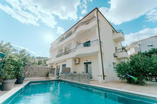 Krvavica Apartment | Sunny Place Apartment With Pool