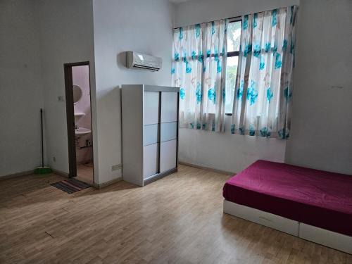 Kampung Batu Uban House | Sunny Point Hostel